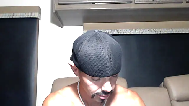 Snapshot of ThickD2C chatting on June 21, 7:52 pm ThickD2C online show from June 21, 7:52 pm
