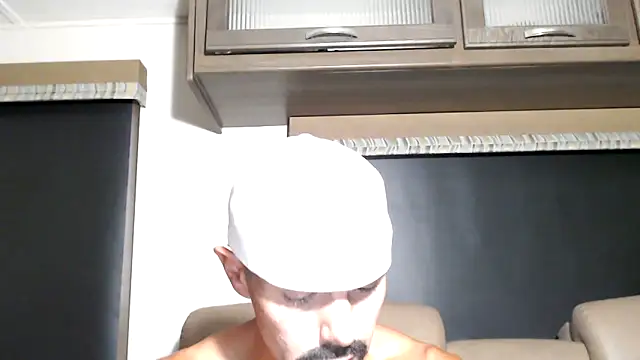 Snapshot of ThickD2C chatting on June 6, 8:47 pm ThickD2C online show from June 6, 8:47 pm
