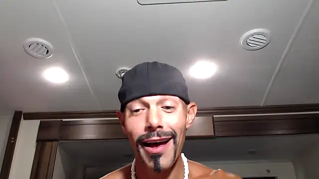 Snapshot of ThickD2C chatting on October 5, 5:47 pm ThickD2C online show from October 5, 5:47 pm