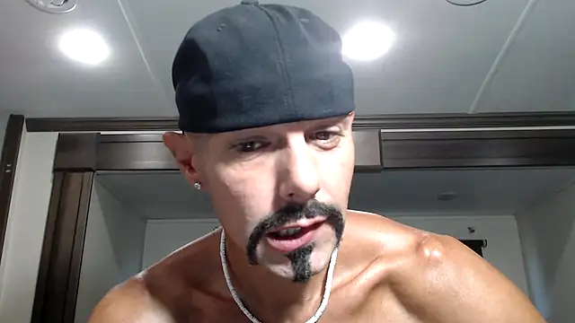 Snapshot of ThickD2C chatting on September 9, 5:00 pm ThickD2C online show from September 9, 5:00 pm