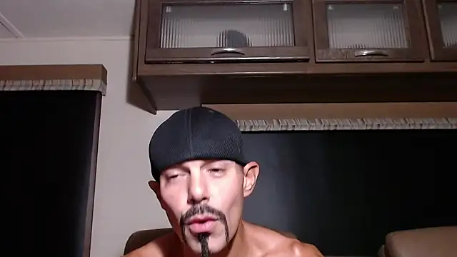 Snapshot of ThickD2C chatting on July 5, 7:32 pm ThickD2C online show from July 5, 7:32 pm