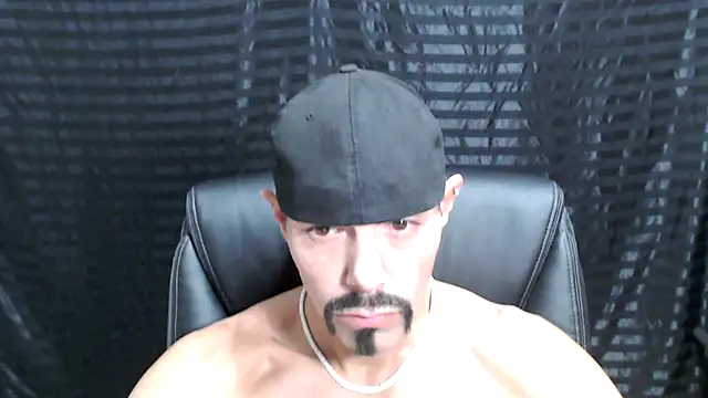Snapshot of ThickD2C chatting on December 19, 5:40 pm ThickD2C online show from December 19, 5:40 pm