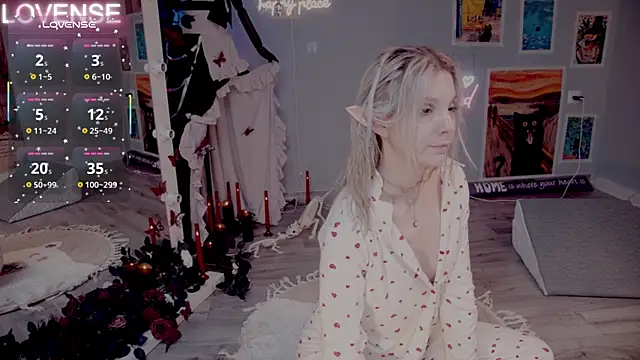 Snapshot of Careful_i_bite chatting on November 14, 5:33 am Careful i bite online show from November 14, 5:33 am