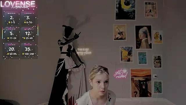 Snapshot of Careful_i_bite chatting on October 6, 6:03 am Careful i bite online show from October 6, 6:03 am