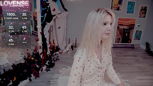 Snapshot of Careful_i_bite chatting on November 8, 5:33 am Careful i bite online show from November 8, 5:33 am