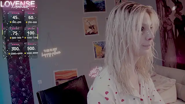 Snapshot of Careful_i_bite chatting on November 30, 6:03 am Careful i bite online show from November 30, 6:03 am