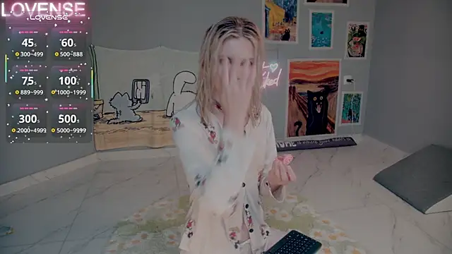 Snapshot of Careful_i_bite chatting on September 21, 6:18 am Careful i bite online show from September 21, 6:18 am