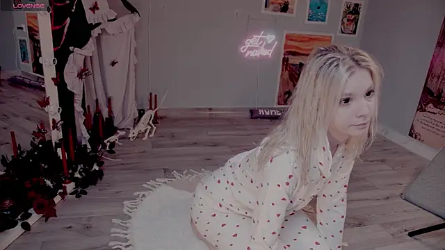 Snapshot of Careful_i_bite chatting on November 6, 5:11 am Careful i bite online show from November 6, 5:11 am