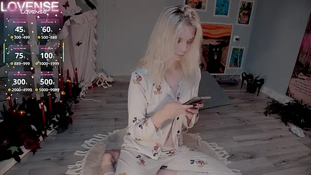 Snapshot of Careful_i_bite chatting on November 2, 6:40 am Careful i bite online show from November 2, 6:40 am