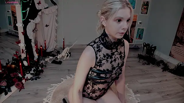 Snapshot of Careful_i_bite chatting on October 30, 5:39 am Careful i bite online show from October 30, 5:39 am