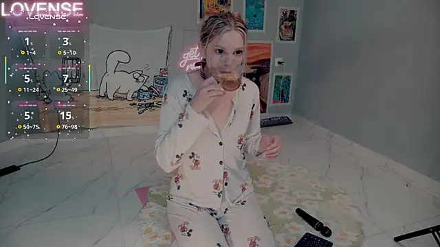 Snapshot of Careful_i_bite chatting on September 16, 5:08 am Careful i bite online show from September 16, 5:08 am