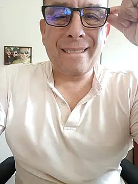 chicoguapo8 online show from March 7, 8:47 pm