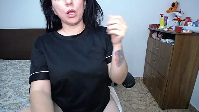 Snapshot of alexa_milsf chatting on July 5, 1:21 am alexa milsf online show from July 5, 1:21 am