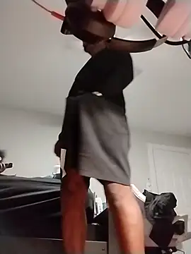 Makeyoucumallover online show from December 1, 4:13 am