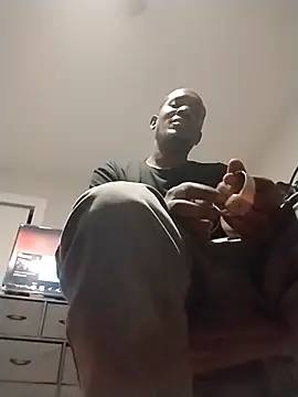 Makeyoucumallover online show from November 25, 10:15 am