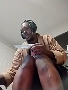 Makeyoucumallover online show from December 5, 3:16 am