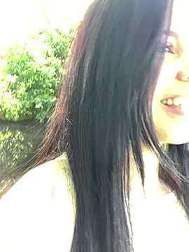Snapshot of Estefani_32 chatting on July 4, 9:19 pm Estefani 32 online show from July 4, 9:19 pm