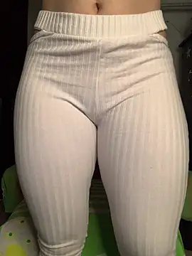 Snapshot of Estefani_32 chatting on June 19, 5:08 pm Estefani 32 online show from June 19, 5:08 pm