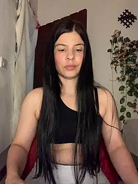 Snapshot of Estefani_32 chatting on July 8, 2:40 pm Estefani 32 online show from July 8, 2:40 pm