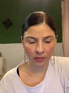 Estefani 32 online show from February 13, 8:31 pm