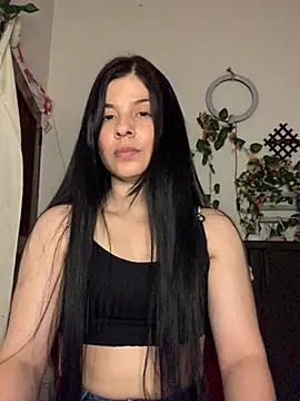 Snapshot of Estefani_32 chatting on July 1, 6:41 pm Estefani 32 online show from July 1, 6:41 pm