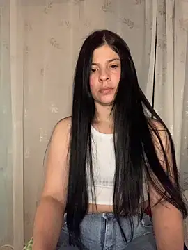 Snapshot of Estefani_32 chatting on June 28, 4:24 pm Estefani 32 online show from June 28, 4:24 pm