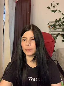Snapshot of Estefani_32 chatting on June 23, 5:22 pm Estefani 32 online show from June 23, 5:22 pm