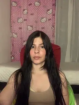 Snapshot of Estefani_32 chatting on June 21, 7:30 pm Estefani 32 online show from June 21, 7:30 pm
