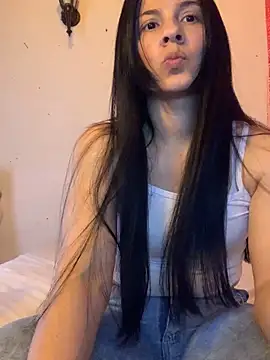 Estefani 32 online show from March 22, 6:31 pm