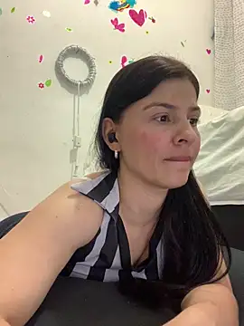 Estefani 32 online show from April 8, 12:56 am