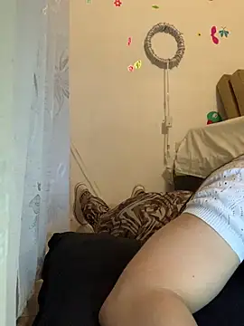 Estefani 32 online show from April 9, 2:45 pm