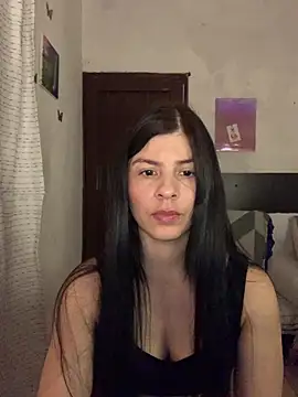 Snapshot of Estefani_32 chatting on July 17, 4:48 pm Estefani 32 online show from July 17, 4:48 pm