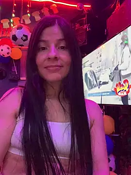 Snapshot of Estefani_32 chatting on June 27, 2:17 am Estefani 32 online show from June 27, 2:17 am