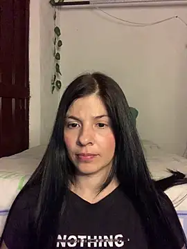 Snapshot of Estefani_32 chatting on June 18, 7:30 pm Estefani 32 online show from June 18, 7:30 pm