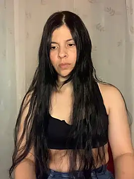 Snapshot of Estefani_32 chatting on June 27, 8:59 pm Estefani 32 online show from June 27, 8:59 pm