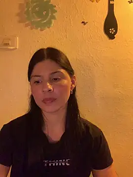 Snapshot of Estefani_32 chatting on June 4, 5:17 pm Estefani 32 online show from June 4, 5:17 pm