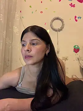 Estefani 32 online show from April 12, 6:33 pm