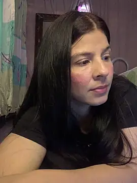 Estefani 32 online show from April 4, 6:25 pm