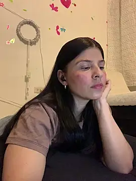 Estefani 32 online show from April 10, 3:35 am