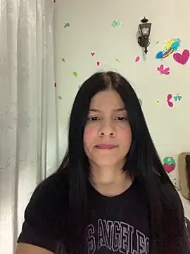 Estefani 32 online show from May 5, 3:15 pm
