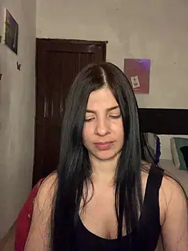 Snapshot of Estefani_32 chatting on July 18, 4:54 am Estefani 32 online show from July 18, 4:54 am