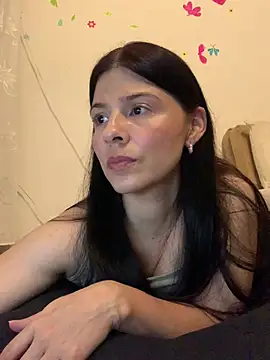 Estefani 32 online show from April 11, 12:40 am