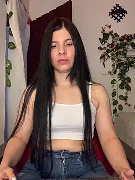 Snapshot of Estefani_32 chatting on July 10, 2:39 pm Estefani 32 online show from July 10, 2:39 pm