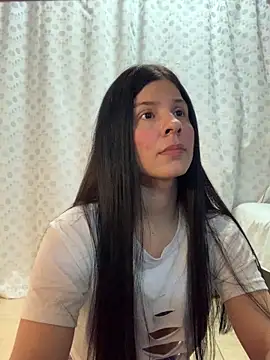 Estefani 32 online show from March 23, 8:30 pm