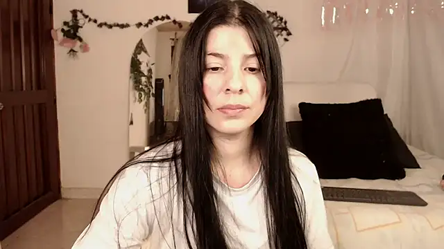 Estefani 32 online show from December 1, 3:35 pm