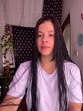 Snapshot of Estefani_32 chatting on June 15, 5:34 pm Estefani 32 online show from June 15, 5:34 pm