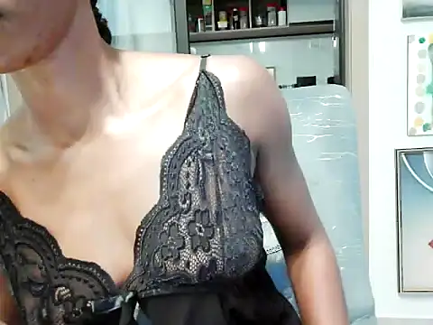 Snapshot of choco_petite chatting on December 18, 10:52 am choco petite online show from December 18, 10:52 am