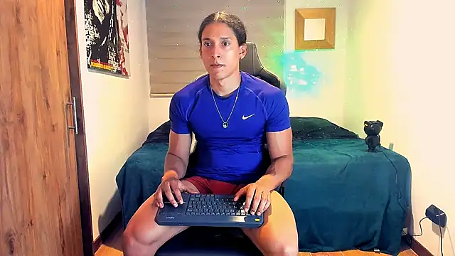 Snapshot of Liam_V chatting on January 24, 3:00 am Liam V online show from January 24, 3:00 am