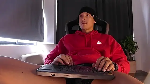 Liam V online show from February 19, 3:09 pm