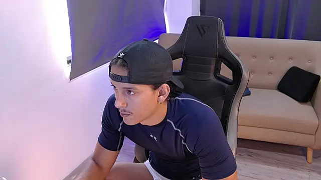 Liam V online show from June 4, 2:00 pm